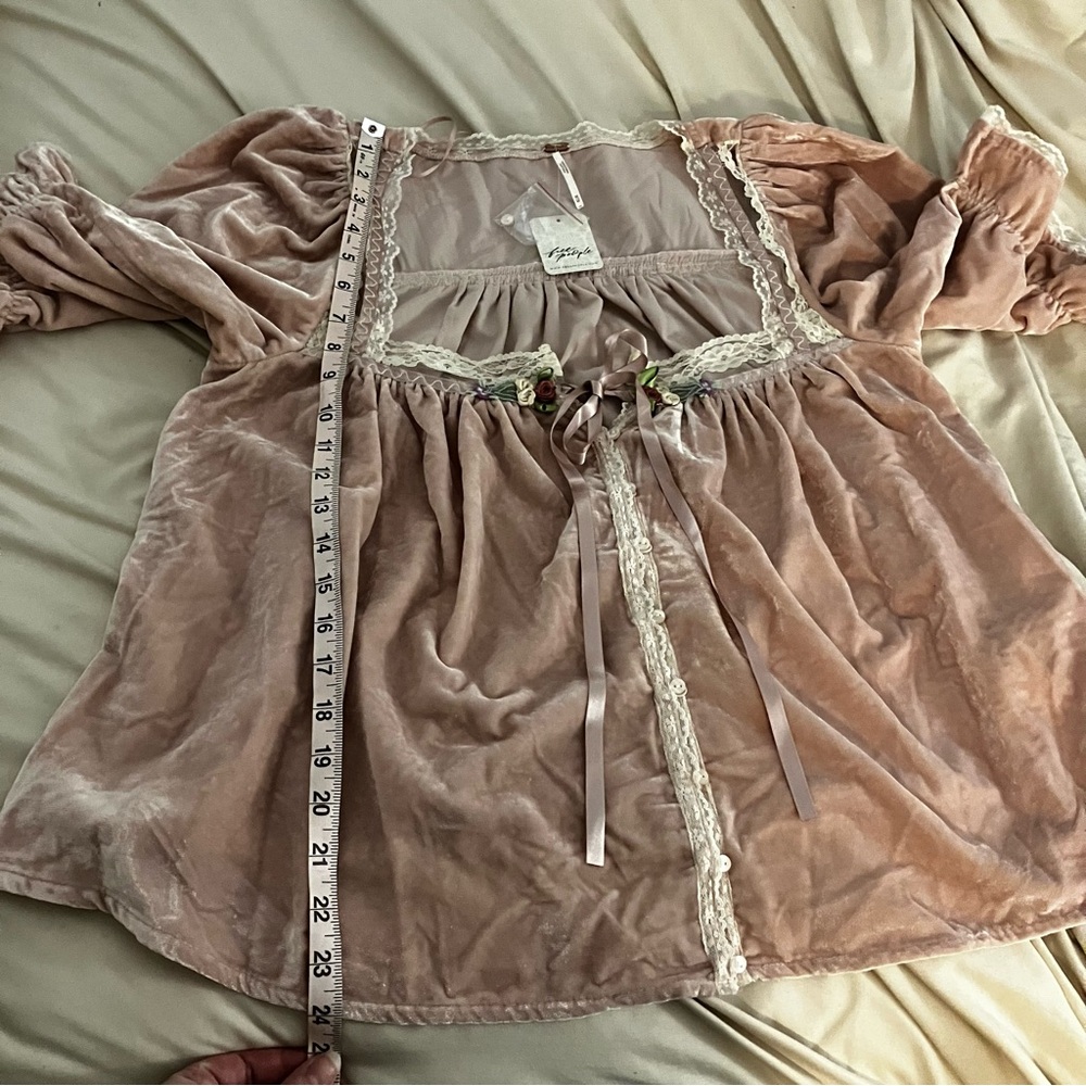 Free People new w/ tags let’s voyage, blush, pink velvet, lace floral blouse M - Picture 14 of 16